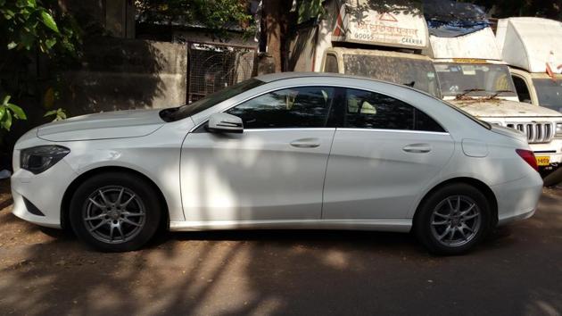 The Mercedes that Shyam Jha was driving.(HT)