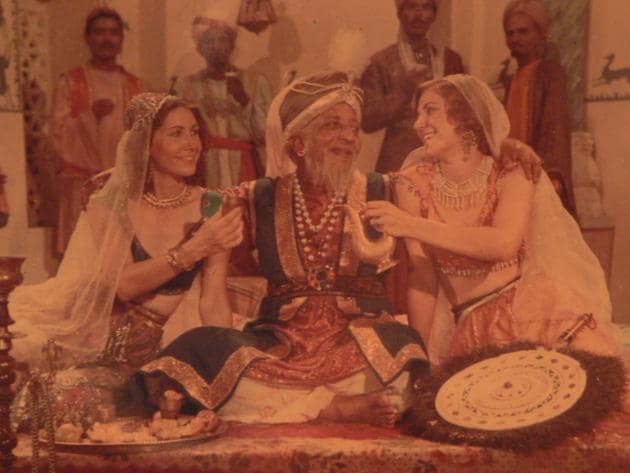 David Abraham Cheulkar (centre), a Bene Israeli from Bombay, was one of the most recognisable character actors in Hindi films. He was best known for Boot Polish (1954) and Gol Maal (1979).