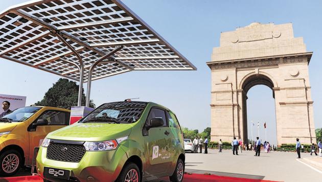 Mahindra e2o electric cars on display near India Gate in New Delhi.(AFP file photo)