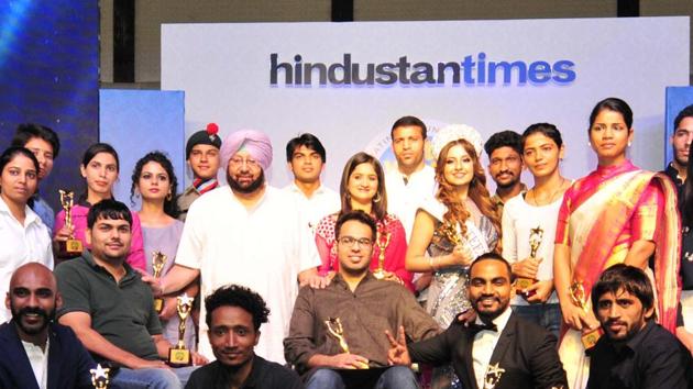 Punjab chief minister Capt Amarinder Singh with the young achievers from the region, who were honoured at the sixth edition of the Hindustan Times Youth Forum, Top 30 Under 30, in Chandigarh on Friday. (Sanjeev Sharma/HT Photo) Punjab chief minister Capt Amarinder Singh with the young achievers from the region, who were honoured at the sixth edition of the Hindustan Times Youth Forum, Top 30 Under 30, in Chandigarh on Friday. (Sanjeev Sharma/HT Photo)