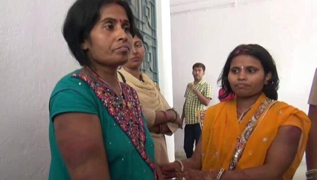 The arrested bride (right) and her sister on the court premises at Muzaffarpur.(HT photo)