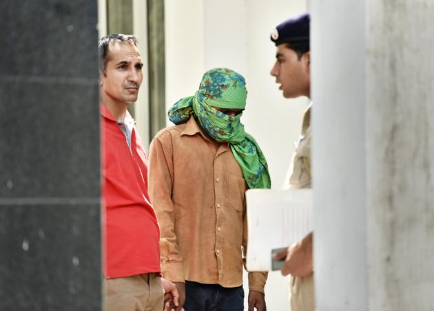 The criminal was arrested by police from Kherki Daula. A sophisticated weapon was seized from him. (Sanjeev Verma/HT PHOTO) The criminal was arrested by police from Kherki Daula. A sophisticated weapon was seized from him. (Sanjeev Verma/HT PHOTO)