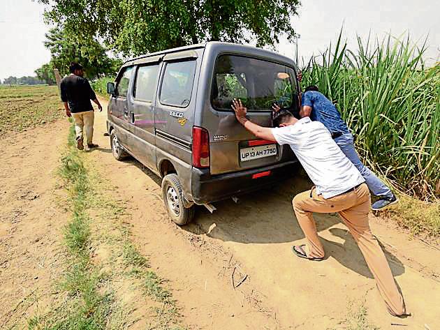 The car in which eight members were travelling to Bulandshahr from Jewar (Virendra Singh Gosain/HT PHOTO) The car in which eight members were travelling to Bulandshahr from Jewar (Virendra Singh Gosain/HT PHOTO)