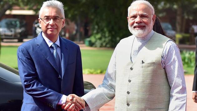 Prime minister Narendra Modi shakes hands with his Mauritian counterpart Pravind Kumar Jugnauth during the ceremonial reception at the forecourt of Rashtrapati Bhawan in New Delhi on Saturday. (PTI Photo) Prime minister Narendra Modi shakes hands with his Mauritian counterpart Pravind Kumar Jugnauth during the ceremonial reception at the forecourt of Rashtrapati Bhawan in New Delhi on Saturday. (PTI Photo)