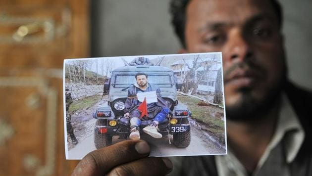 Farooq Dar, who was allegedly used as a human shield, at his home in Chill village in Budgam district of Kashmir.(Waseem Andrabi/HT File Photo)