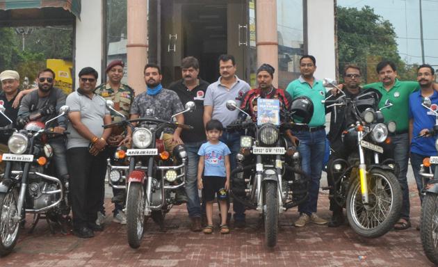 During the journey, the riders would also traverse the Khardung La pass, said to be the highest motorable road in the world. (HT Photo) During the journey, the riders would also traverse the Khardung La pass, said to be the highest motorable road in the world. (HT Photo)