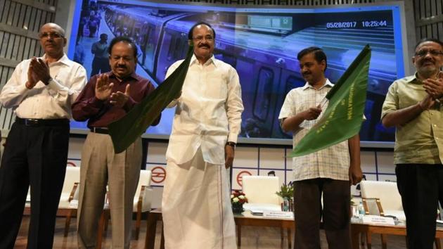 Union minister Harsh Vardhan and M Venkaiah Naidu and chief minister Arvind Kejriwal at the inauguration of the Heritage Line on Sunday.(HT Photo)