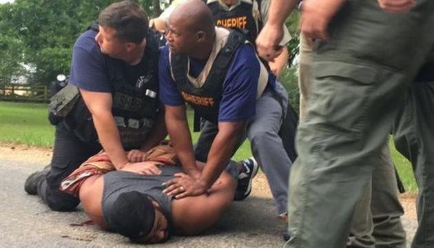 Officers arrest suspect Cory Godbolt on Sunday following several fatal shootings Saturday in Lincoln County, Mississippi, officials said. (AP Photo) Officers arrest suspect Cory Godbolt on Sunday following several fatal shootings Saturday in Lincoln County, Mississippi, officials said. (AP Photo)