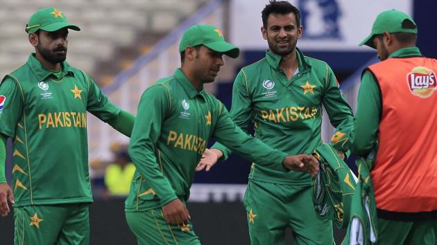 Pakistan Shoaib Malik (2R) celebrates the wicket of Bangladesh batsman Mushfiqur Rahim. (AFP) Pakistan Shoaib Malik (2R) celebrates the wicket of Bangladesh batsman Mushfiqur Rahim. (AFP)