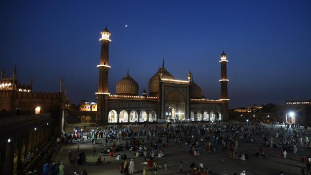 Muslim across the India observe the beginning of the holy month of Islamic calendar, ‘Ramzan’ from today. Ninth month of the Islamic lunar calendar, Ramzan is observed as a fasting period by Muslims, who abstain from food and water from sunrise to sunset (Sonu Mehta / HT Photo) 