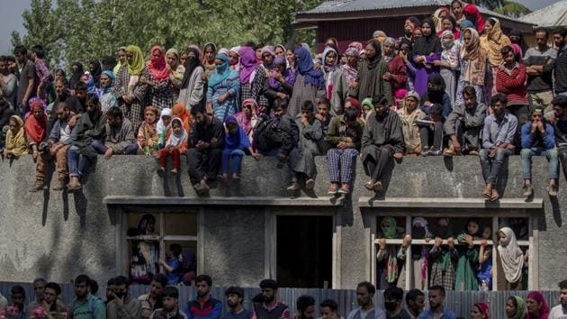 Kashmiri villagers watch the funeral procession of the rebel leader Sabzar Ahmed Bhat in Retsuna, 45 km south of Srinagar, on Sunday. (AP Photo) Kashmiri villagers watch the funeral procession of the rebel leader Sabzar Ahmed Bhat in Retsuna, 45 km south of Srinagar, on Sunday. (AP Photo)
