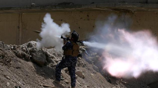 An Iraqi Federal Police member fires an RPG towards Islamic State militants during a battle in western Mosul, Iraq. (REUTERS)
