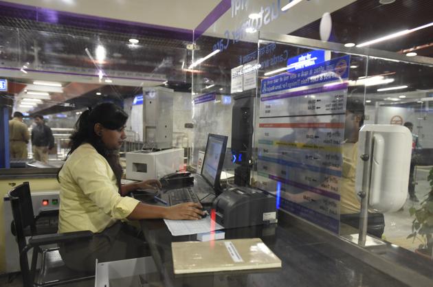With the opening of this section, Kashmere Gate will emerge as the biggest interchange station, as passengers travelling on Rithala-Dilshad Garden, Samaipur Badli-HUDA City Center and Faridabad line can change from here. (Sonu Mehta/HT PHOTO)