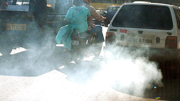 Scientists say there is strong evidence that particulate matter (PM) emitted mainly from diesel road vehicles is associated with increased risk of heart attack, heart failure, and death. (HT File Photo) Scientists say there is strong evidence that particulate matter (PM) emitted mainly from diesel road vehicles is associated with increased risk of heart attack, heart failure, and death. (HT File Photo)