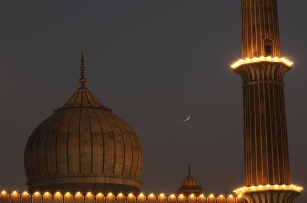 On the end of the month Eid ul-Fitr is celebrated to mark the end of the month, based on the visual sightings of the crescent moon.  (Burhaan Kinu/HT PHOTO) 