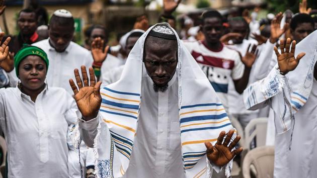 Indigenous People of Biafra (IPOB) militants and members of the Yahveh Yashua Synagogue (Yisraelities Biafra Region) celebrate Shabbat in Umuahia. (AFP)