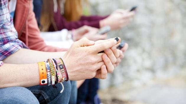 Youngsters around the world use WhatsApp as a means of interpersonal and group communication.(Shutterstock)