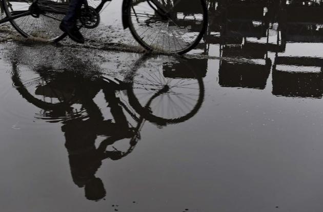 ‘The city received around 7.2mm of rain till 8.30am on Monday. The night temperature, which had shot up to 28-29 degrees Celsius even on Friday, has dropped to 22 degrees Celsius. ‘ said an official of the local Met department. (Saumya Khandelwal / HT Photo)