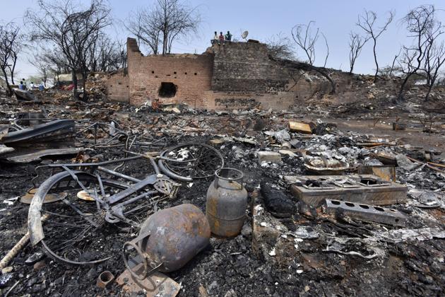 Around 100 huts were gutted in the slum fire. (Sanjeev Verma/HT PHOTO) Around 100 huts were gutted in the slum fire. (Sanjeev Verma/HT PHOTO)