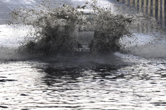 Water logging after rain in many parts of Delhi. (Sunil Gosh / HT Photo)