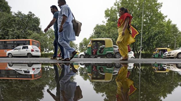 Public health experts say that intermittent rains over the past week will cause water logging and help breeding of mosquitoes which are the carriers of diseases like dengue and chikungunya. (Ravi Choudhary/HT Photo) Public health experts say that intermittent rains over the past week will cause water logging and help breeding of mosquitoes which are the carriers of diseases like dengue and chikungunya. (Ravi Choudhary/HT Photo)