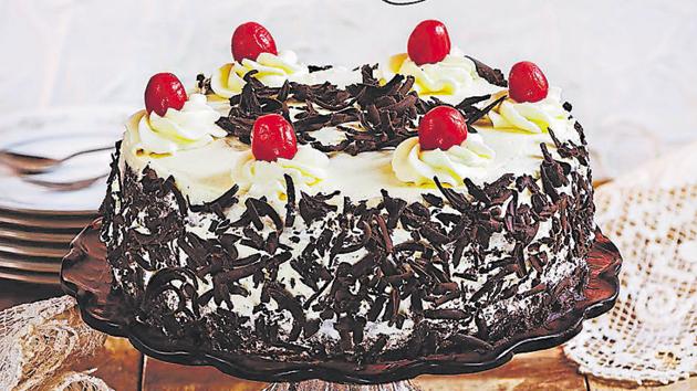 In her book, Achu Kurian shares recipes of over 30 cakes.