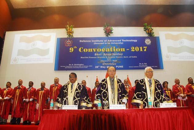 The 9th Convocation of Defence Institute of Advanced Technology (DIAT) at Girinagar, near Pune.(HTPHOTO)