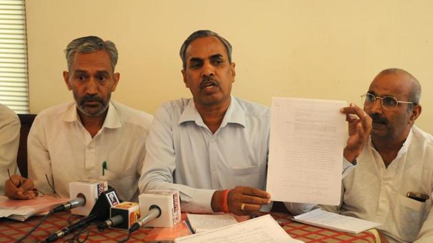 Manesar villagers address a press conference responding to state Congress leaders’ allegations of fighting land acquisition at the behest of the BJP. (Parveen Kumar/HT Photo) Manesar villagers address a press conference responding to state Congress leaders’ allegations of fighting land acquisition at the behest of the BJP. (Parveen Kumar/HT Photo)