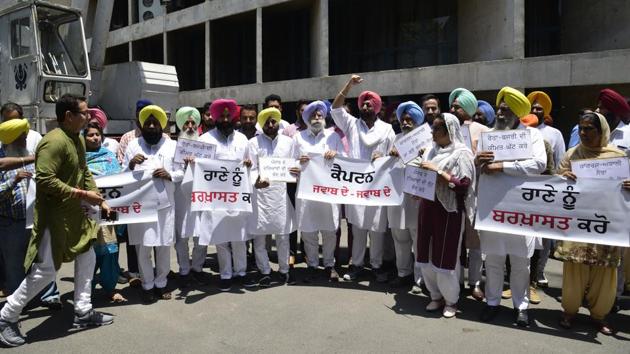 Aam Aadmi Party legislators taking out a protest march in Chandigarh on Tuesday.(Keshav Singh/HT)