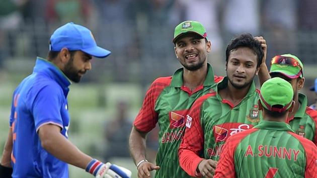 Bangladesh cricket team captain Mashrafe bin Mortaza (2L), who has been inspirational, leading the team from the front, and Shakib al Hasan (3L), the world’s leading all-rounder and a match winner, will look to have a good ICC Champions Trophy warm-up match against Virat Kohli-led Indian cricket team at the Oval on Tuesday.(Getty Images)