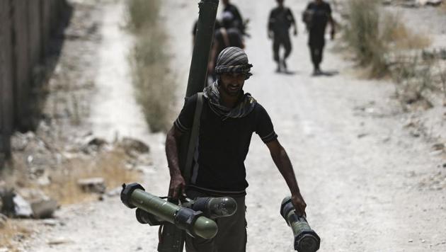 A fighter from the Free Syrian Army's Al Rahman legion carries a weapon as he walks towards his position on the frontline against the forces of Syria's President Bashar al-Assad in Jobar, a suburb of Damascus, (REUTERS File Photo) A fighter from the Free Syrian Army's Al Rahman legion carries a weapon as he walks towards his position on the frontline against the forces of Syria's President Bashar al-Assad in Jobar, a suburb of Damascus, (REUTERS File Photo)