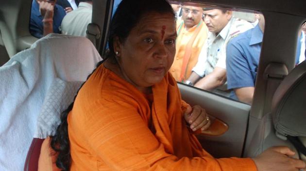 Indian Bharatiya Janta Party (BJP) leader Uma Bharti leaves after a court hearing in Lucknow on May 30, 2017. (AFP Photo) Indian Bharatiya Janta Party (BJP) leader Uma Bharti leaves after a court hearing in Lucknow on May 30, 2017. (AFP Photo)