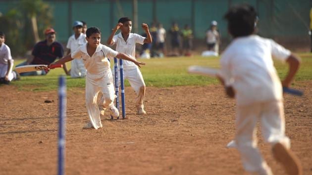 The soaring temperatures were no deterrent for these kids who beat the heat by playing cricket as a part of their summer camp activities at Shivaji Park in Dadar. (Pratik Chorge/HT Photo)