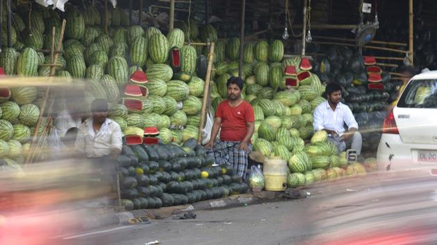 A view of the roadside market near Seelampur metro station in Delhi. Over 25% of the watermelons sold in the market are bought illegally directly from the farms.   (Raj K Raj/HT PHOTO) 