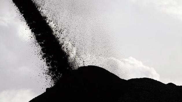 Coal falls from a stacker/reclaimer to a stockpile at the coal port in Newcastle. (Reuters photo) Coal falls from a stacker/reclaimer to a stockpile at the coal port in Newcastle. (Reuters photo)