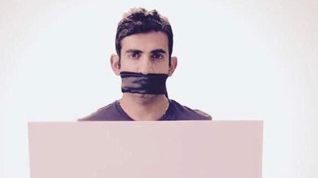 Cricketer Gautam Gambhir has made a silent video using placards where he is urging people to thank our soldiers.(Twitter/GautamGambhir)