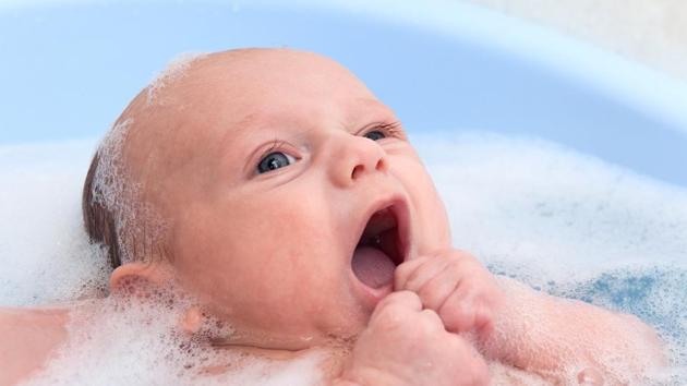 The ideal way to bathe a baby is to give a gentle sponge bath. (Shutterstock) The ideal way to bathe a baby is to give a gentle sponge bath. (Shutterstock)