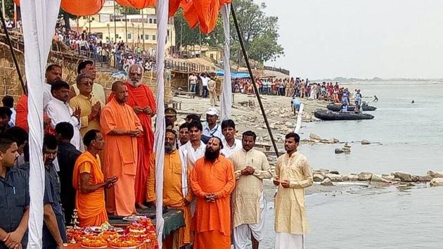 Uttar Pradesh CM Yogi Adityanath offers prayers at Sarayu river in Ayodhya. (HT Photo/Deepak Gupta) Uttar Pradesh CM Yogi Adityanath offers prayers at Sarayu river in Ayodhya. (HT Photo/Deepak Gupta)