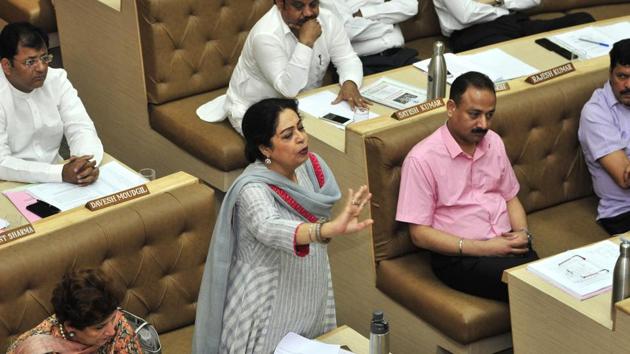 Chandigarh MP Kirron Kher speaking at the MC meeting on Tuesday. While she was particularly serious on issues concerning the city, she was also seen interacting with councillors. (Ravi Kumar/HT) Chandigarh MP Kirron Kher speaking at the MC meeting on Tuesday. While she was particularly serious on issues concerning the city, she was also seen interacting with councillors. (Ravi Kumar/HT)