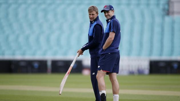 Joe Root in conversation with Chris Woakes in the nets at The Oval. (REUTERS)