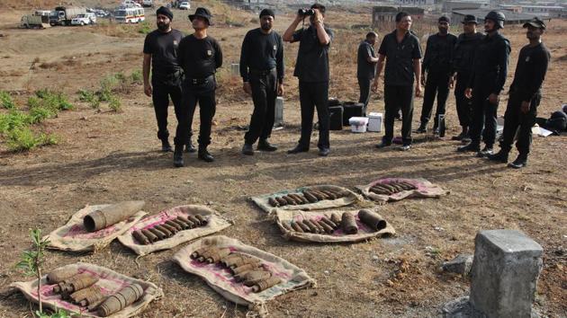 A national security guard team from Delhi inspected the shells on Monday. (Praful Gangurde / HT)