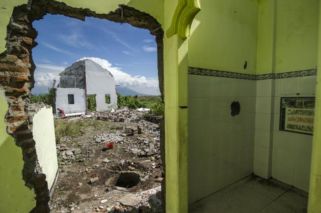 The remains of houses left by residents who received compensation from oil and gas company PT Lapimdo Brantas, which was drilling in the area at the time of the 2006 mud eruption, near the mud volcano incident area in Sidoarjo, East Java. A mud volcano that erupted in central Indonesia a decade ago swallowed entire villages , still oozing its all-consuming sludge. However for some entrepreneurial locals it has provided an unlikely business opportunity. “Mud tourism” is booming, as visitors flock to see rooftops poking above the giant bubbling lake, life-size statues made of mud and haunting memorials to one of the country’s worst environmental disasters. (AFP) The remains of houses left by residents who received compensation from oil and gas company PT Lapimdo Brantas, which was drilling in the area at the time of the 2006 mud eruption, near the mud volcano incident area in Sidoarjo, East Java. A mud volcano that erupted in central Indonesia a decade ago swallowed entire villages , still oozing its all-consuming sludge. However for some entrepreneurial locals it has provided an unlikely business opportunity. “Mud tourism” is booming, as visitors flock to see rooftops poking above the giant bubbling lake, life-size statues made of mud and haunting memorials to one of the country’s worst environmental disasters. (AFP)