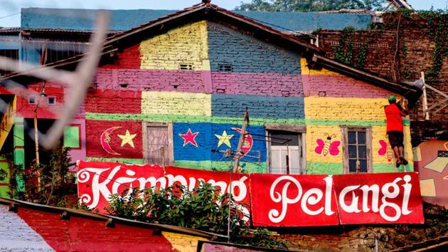 The buildings many of which are decorated with art such as pictures of angels’ wings , stars can be seen for miles . (SURYO WIBOWO / AFP) The buildings many of which are decorated with art such as pictures of angels’ wings , stars can be seen for miles . (SURYO WIBOWO / AFP)