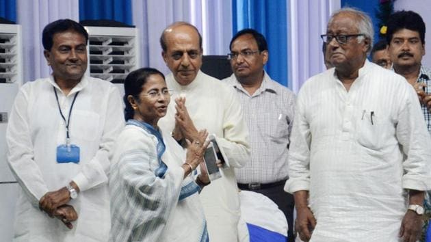 West Bengal chief minister Mamata Banerjee with MPs Dinesh Trivedi and Saugata Ray during 'North 24 Parganas district’s administrate meeting' in Barrackpore on Tuesday.(PTI)