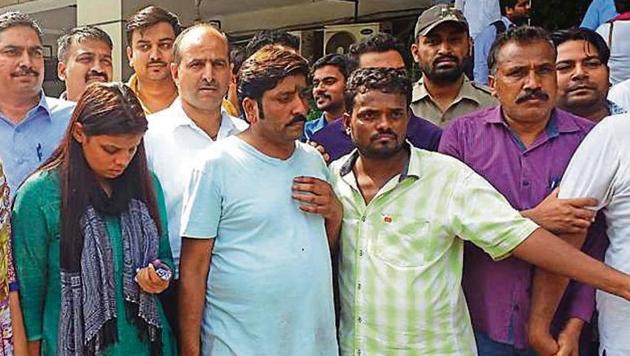 Some of the alleged members of the kidney racket who were taken into police custody. (HT Photo) Some of the alleged members of the kidney racket who were taken into police custody. (HT Photo)
