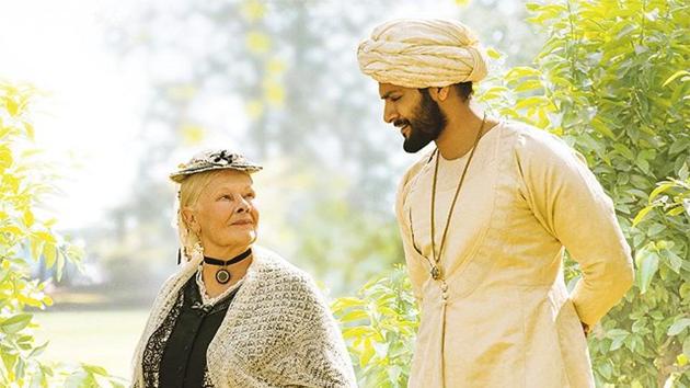 Victoria And Abdul is directed by Stephen Friers. Victoria And Abdul is directed by Stephen Friers.