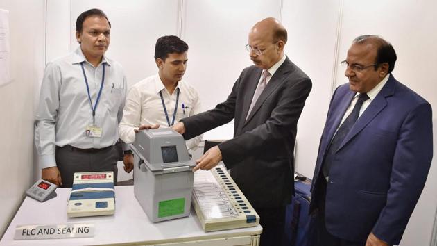 Chief Election Commissioner Nasim Zaidi along with other officials look into an EVM and VVPAT in New Delhi. (PTI) Chief Election Commissioner Nasim Zaidi along with other officials look into an EVM and VVPAT in New Delhi. (PTI)