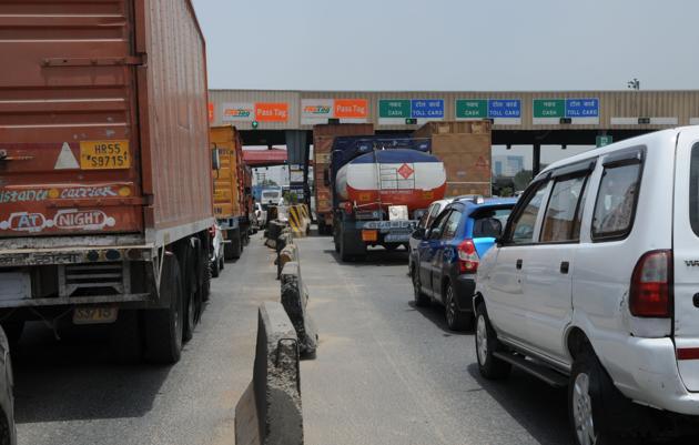 Four more lanes at KIherki Daula will ease traffic congestion. (Parveen Kumar/HT PHOTO) Four more lanes at KIherki Daula will ease traffic congestion. (Parveen Kumar/HT PHOTO)