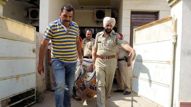 Policemen bringing out the body of Rajatvir Singh from his house in Darshan Nagar, Patiala, on Thursday, June 1. (Bharat Bhushan /HT) Policemen bringing out the body of Rajatvir Singh from his house in Darshan Nagar, Patiala, on Thursday, June 1. (Bharat Bhushan /HT)
