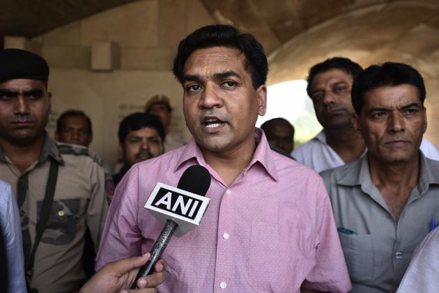 Sacked Delhi minister Kapil Mishra talks to reporters on Thursday. (Burhaan Kinu/HT Photo) Sacked Delhi minister Kapil Mishra talks to reporters on Thursday. (Burhaan Kinu/HT Photo)